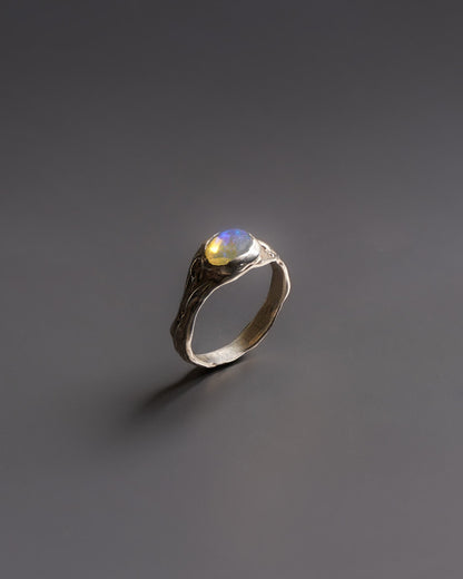 AURA RING IN 925 SILVER AND OPAL