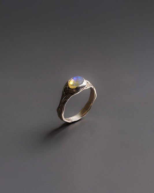 AURA RING IN 925 SILVER AND OPAL