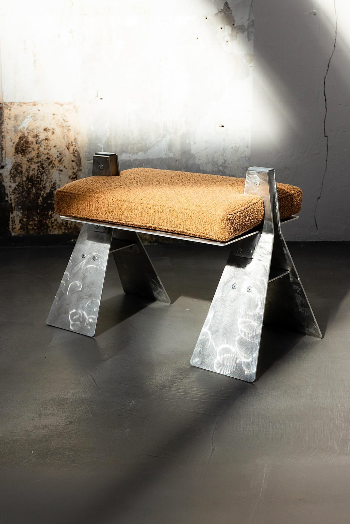 TABOURET "CAMEL"