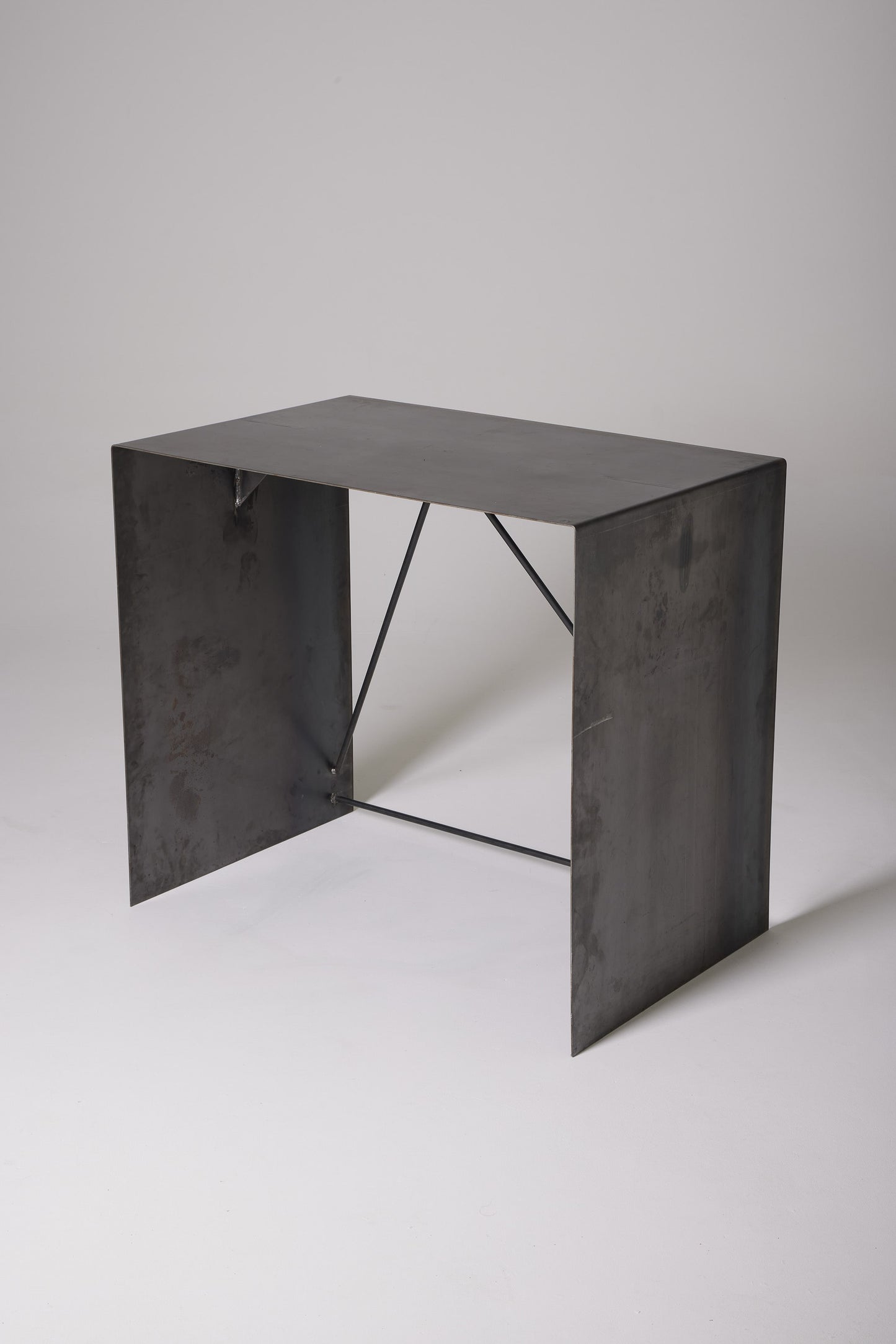 METAL DESK / CONSOLE 