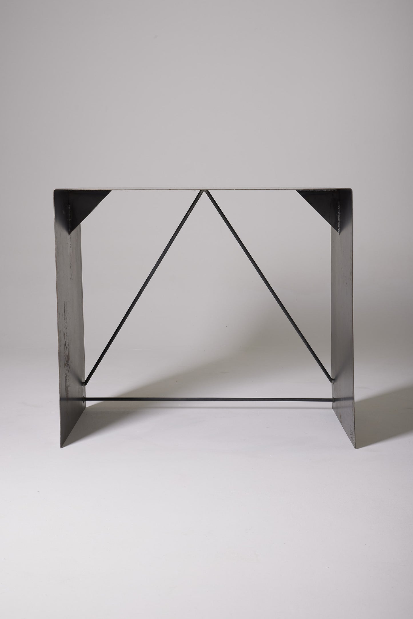 METAL DESK / CONSOLE 