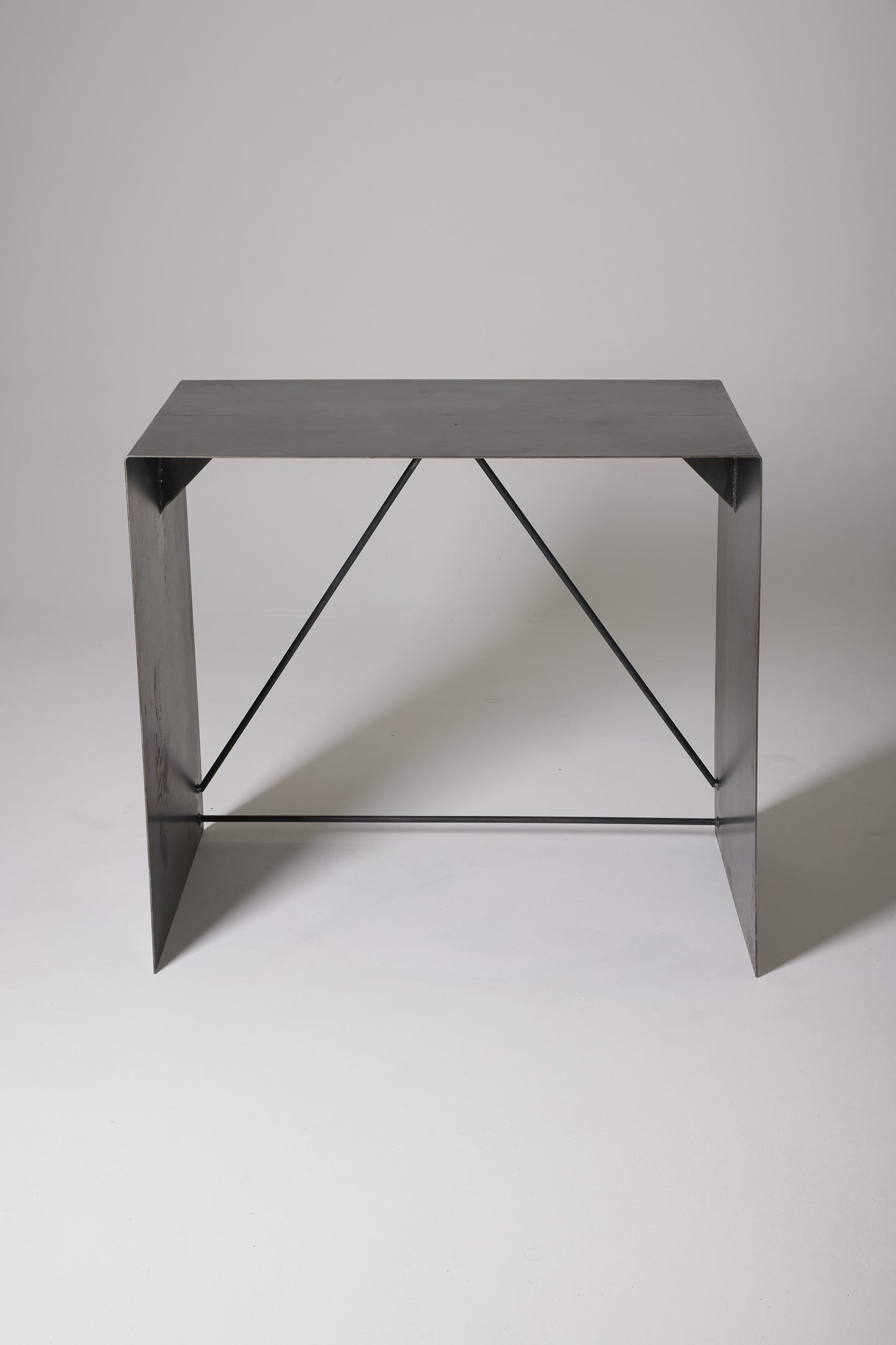 METAL DESK / CONSOLE 