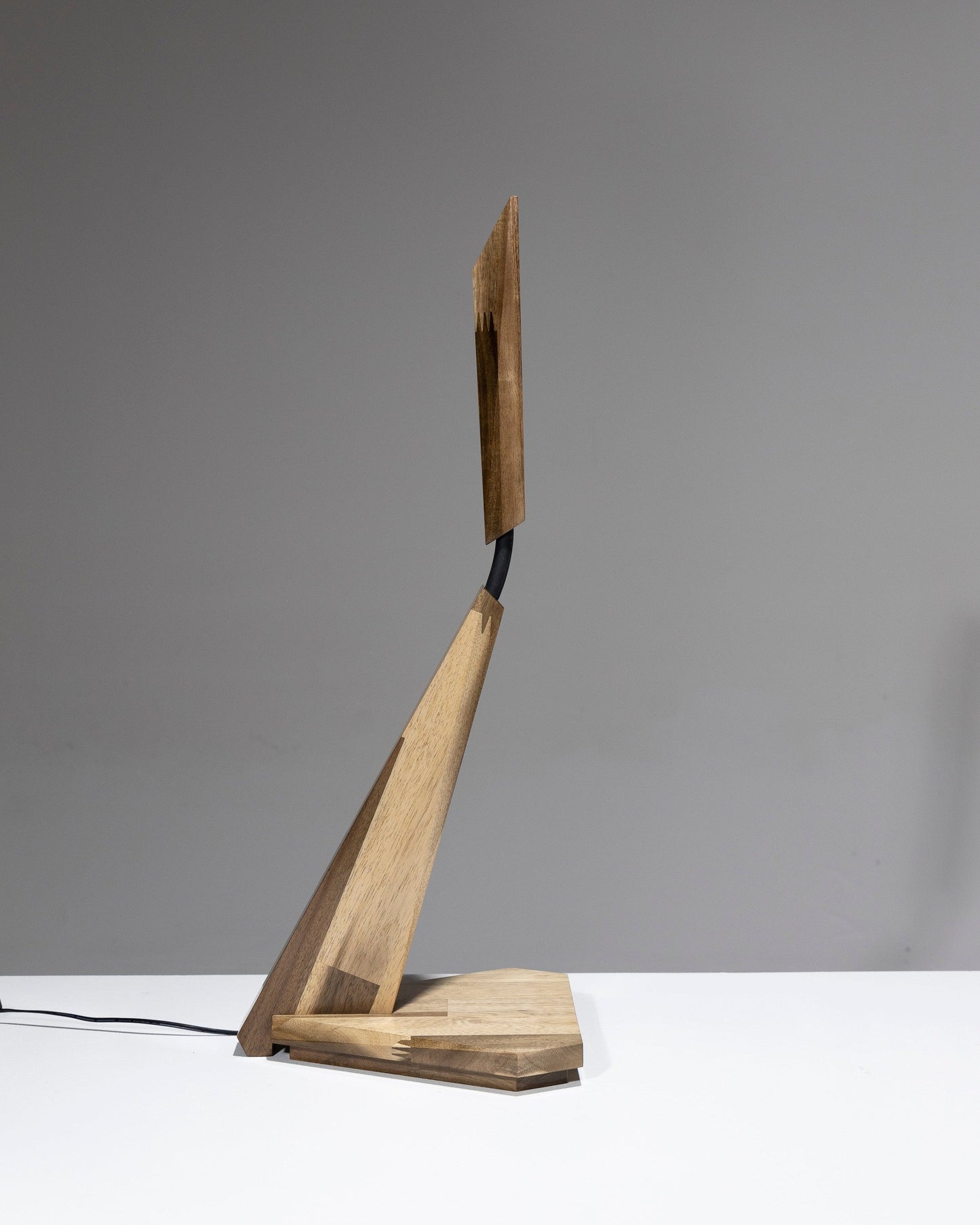 LAMPE DE BUREAU ARTICULÉE EN IROKO