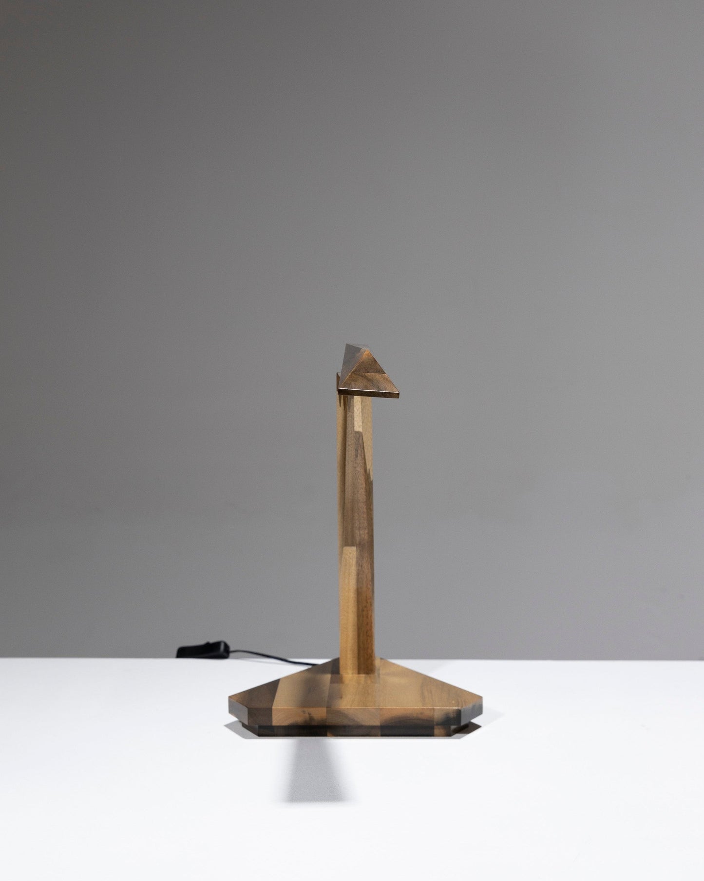 LAMPE DE BUREAU ARTICULÉE EN IROKO