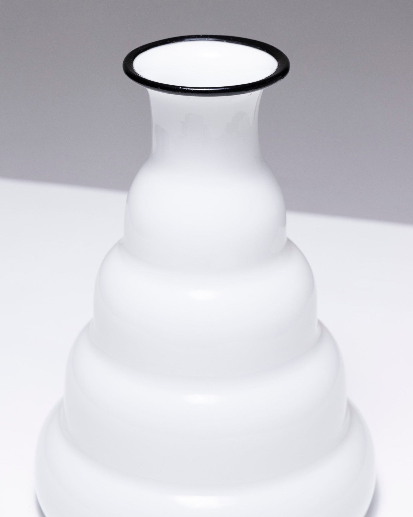 VASE EN VERRE BLANC MURANO, 1980s