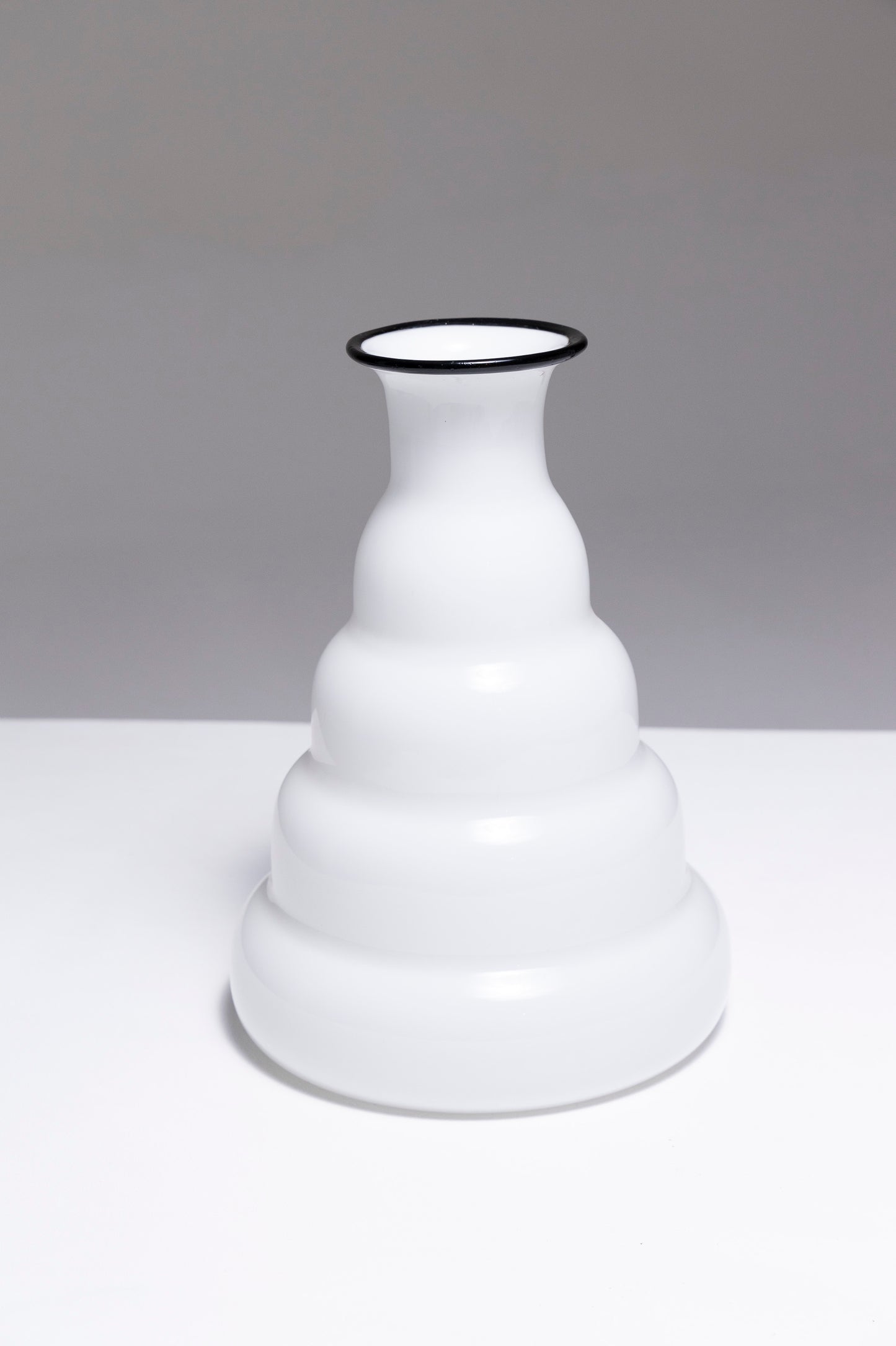 VASE EN VERRE BLANC MURANO, 1980s