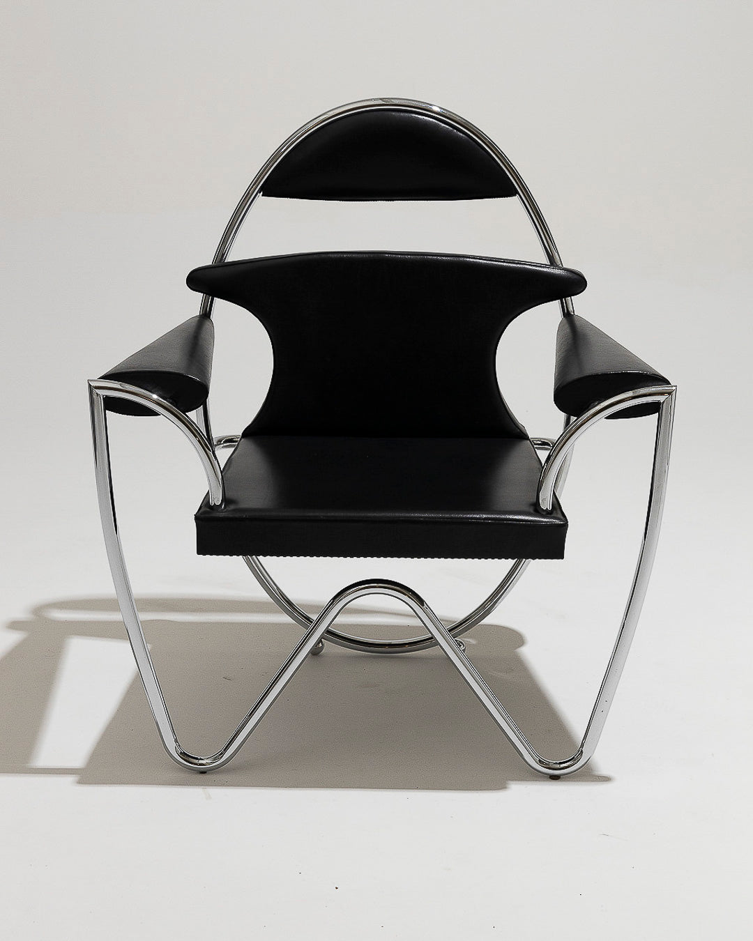 ITALIAN BLACK LEATHER ARMCHAIR, 1980s