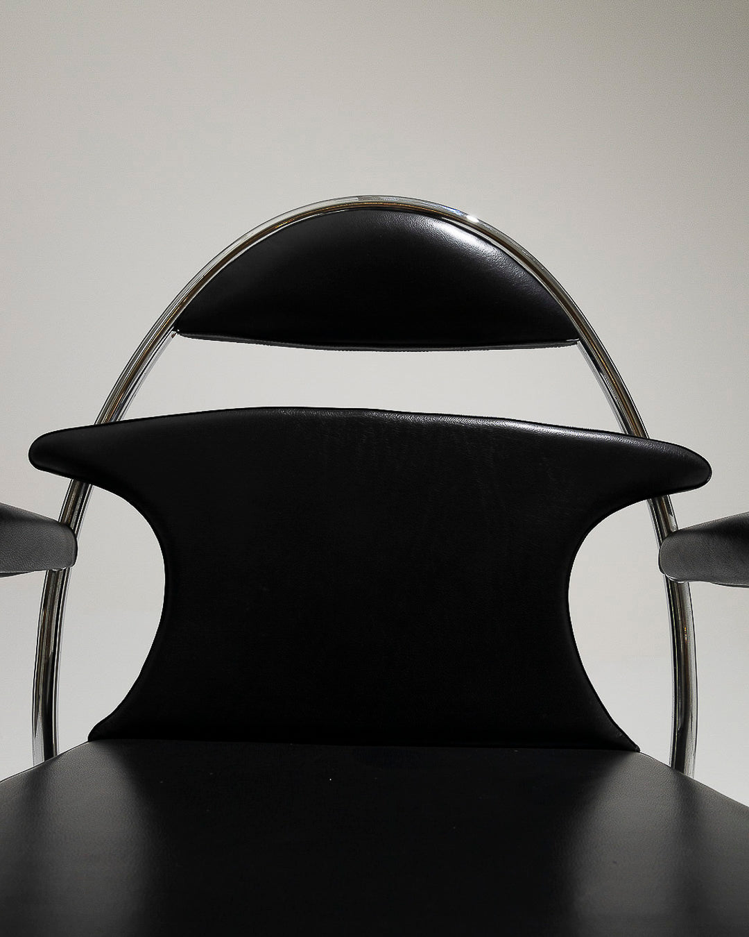 ITALIAN BLACK LEATHER ARMCHAIR, 1980s