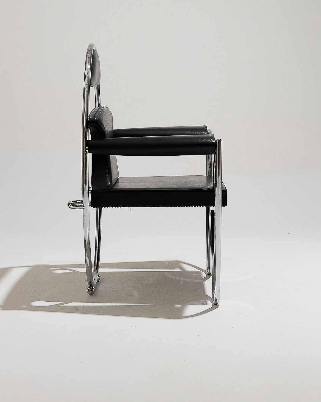 ITALIAN BLACK LEATHER ARMCHAIR, 1980s