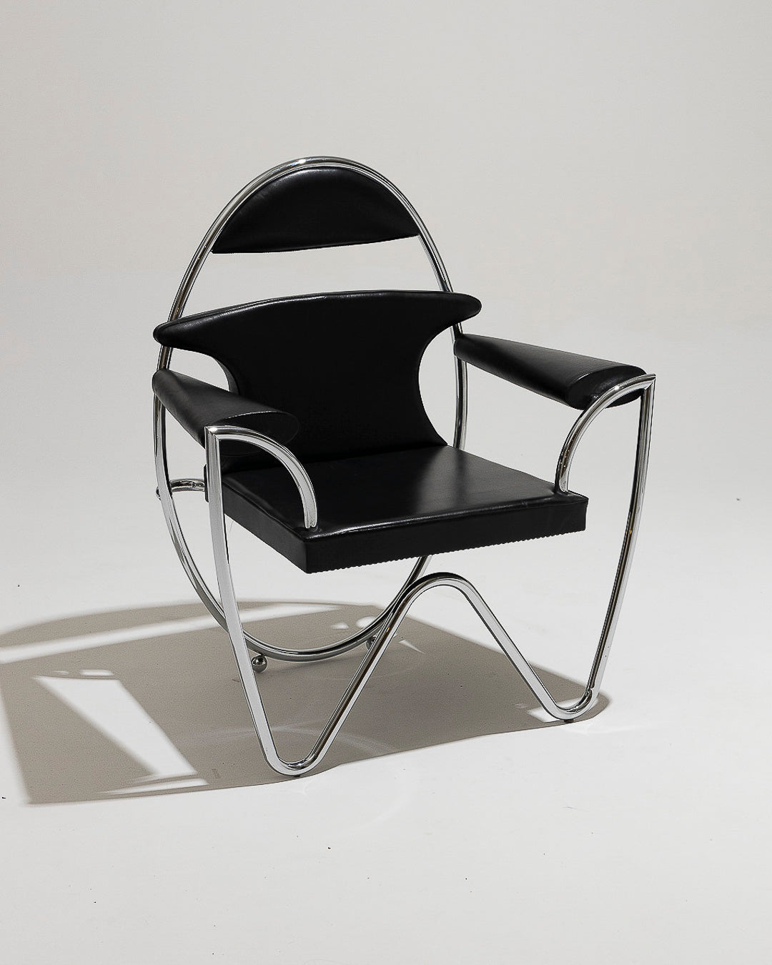 ITALIAN BLACK LEATHER ARMCHAIR, 1980s