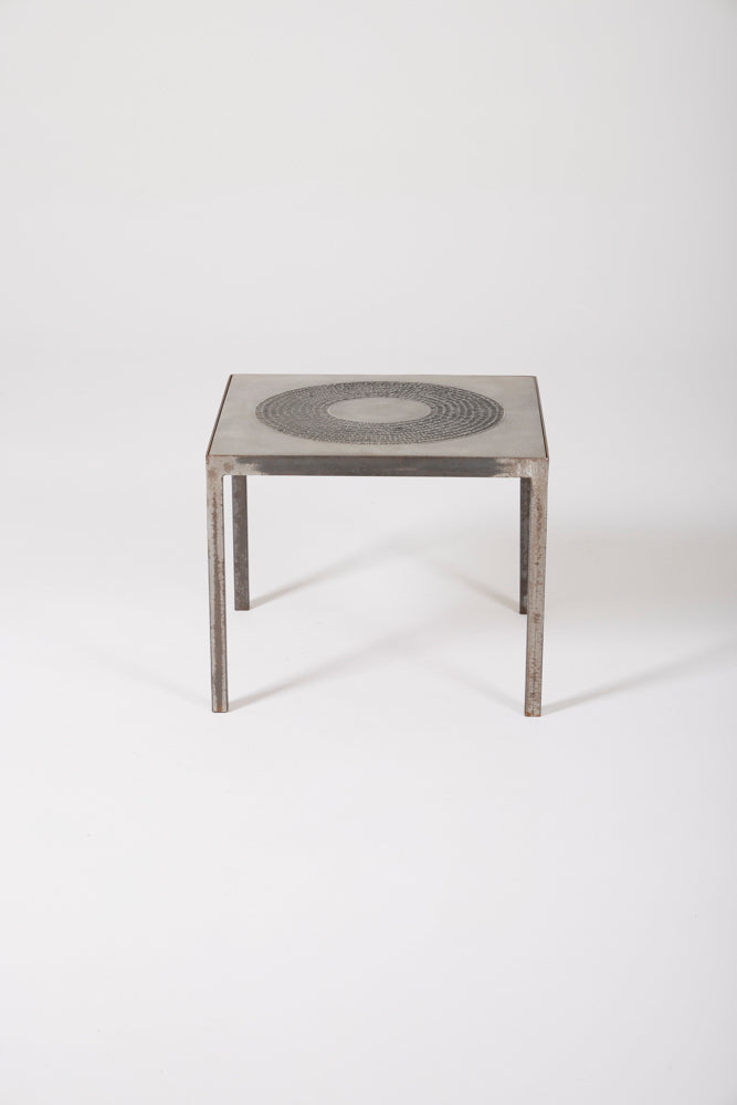 Paire de tables d'appoint du designer Marc D'Haenens, années 1970. La structure est en métal et les plateaux sont en étain. Très bel état