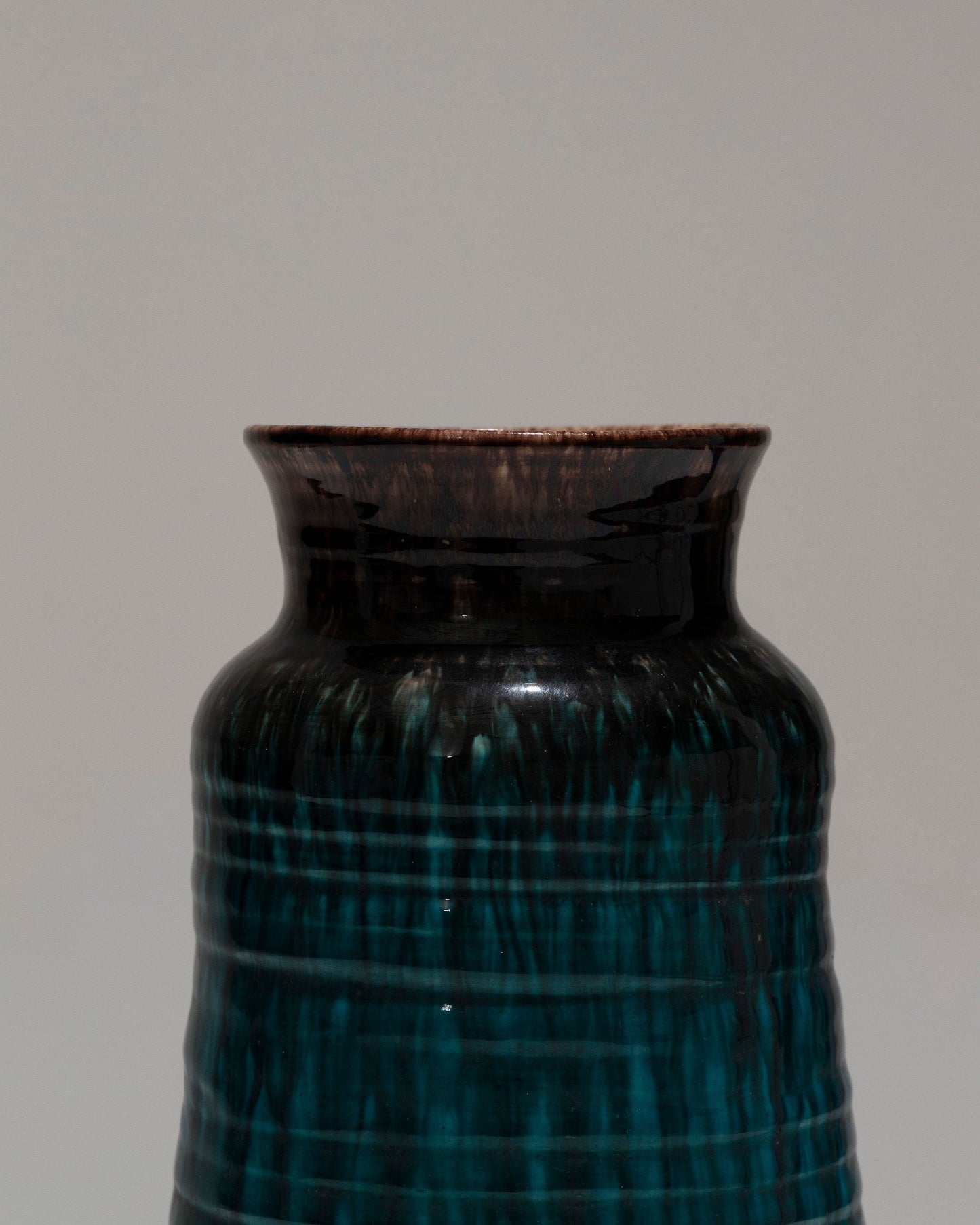 VASE EN FAÏENCE À "COULURES", ACCOLAY, 1950s