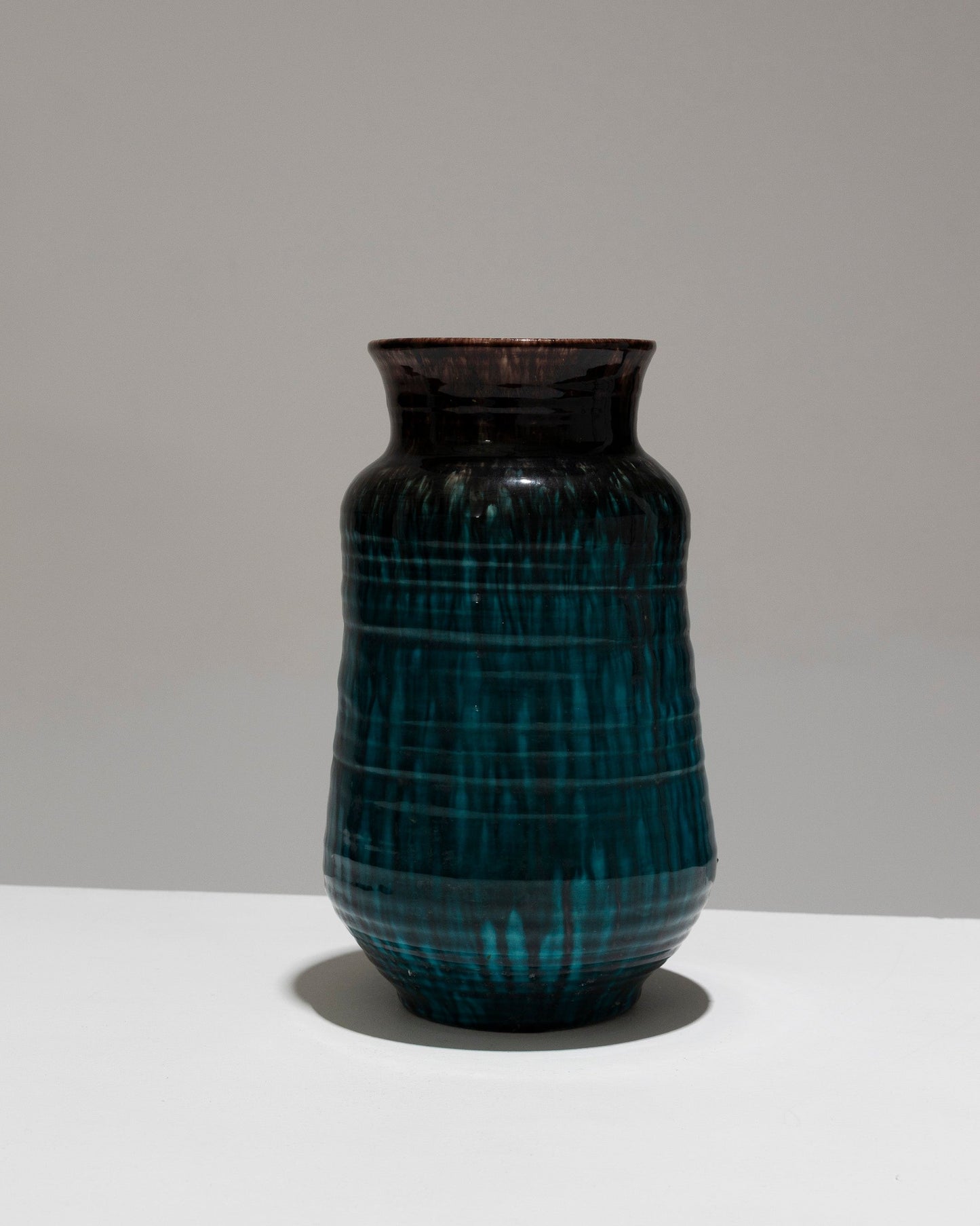 VASE EN FAÏENCE À "COULURES", ACCOLAY, 1950s