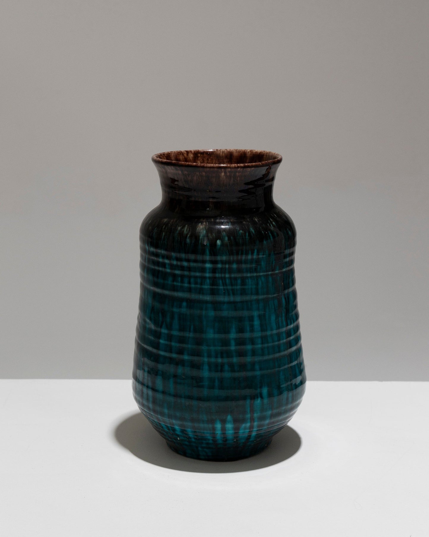 VASE EN FAÏENCE À "COULURES", ACCOLAY, 1950s