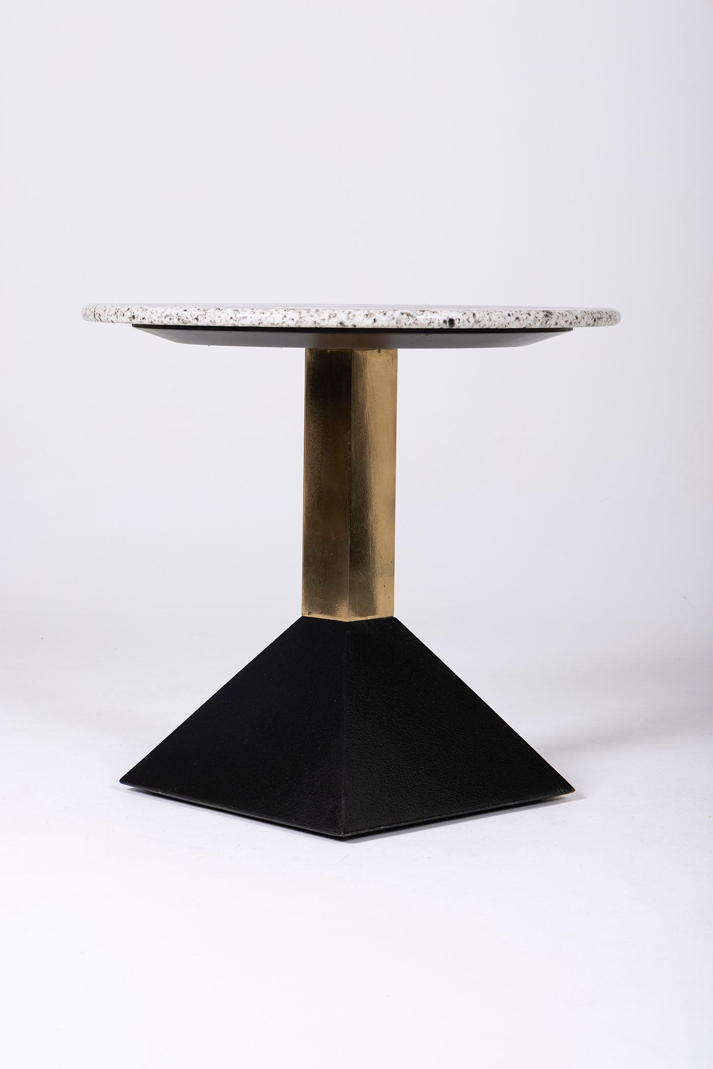 Memphis side table or pedestal table – Galerie Paradis