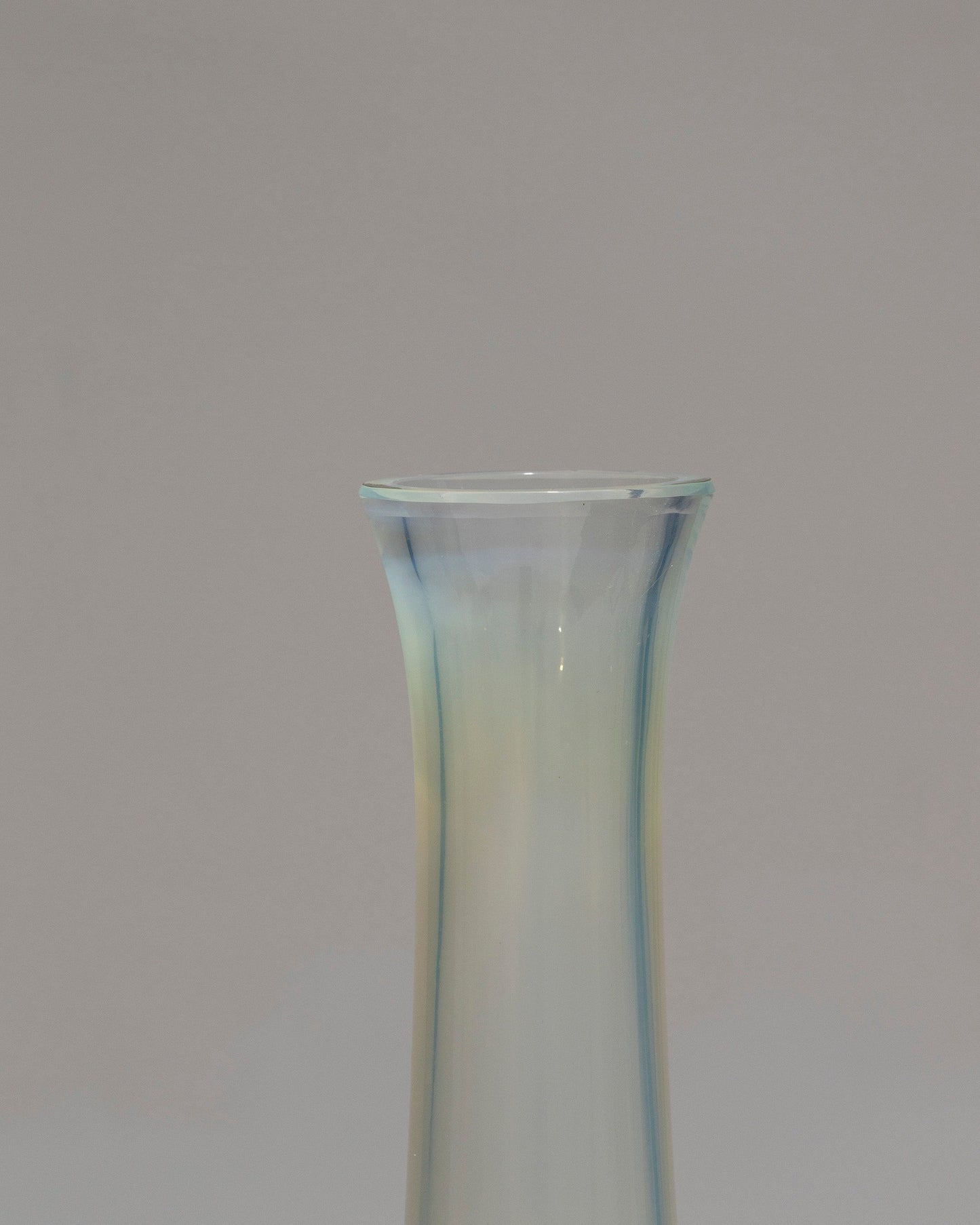 VASE EN VERRE HAUT À LONG COL, 1950s