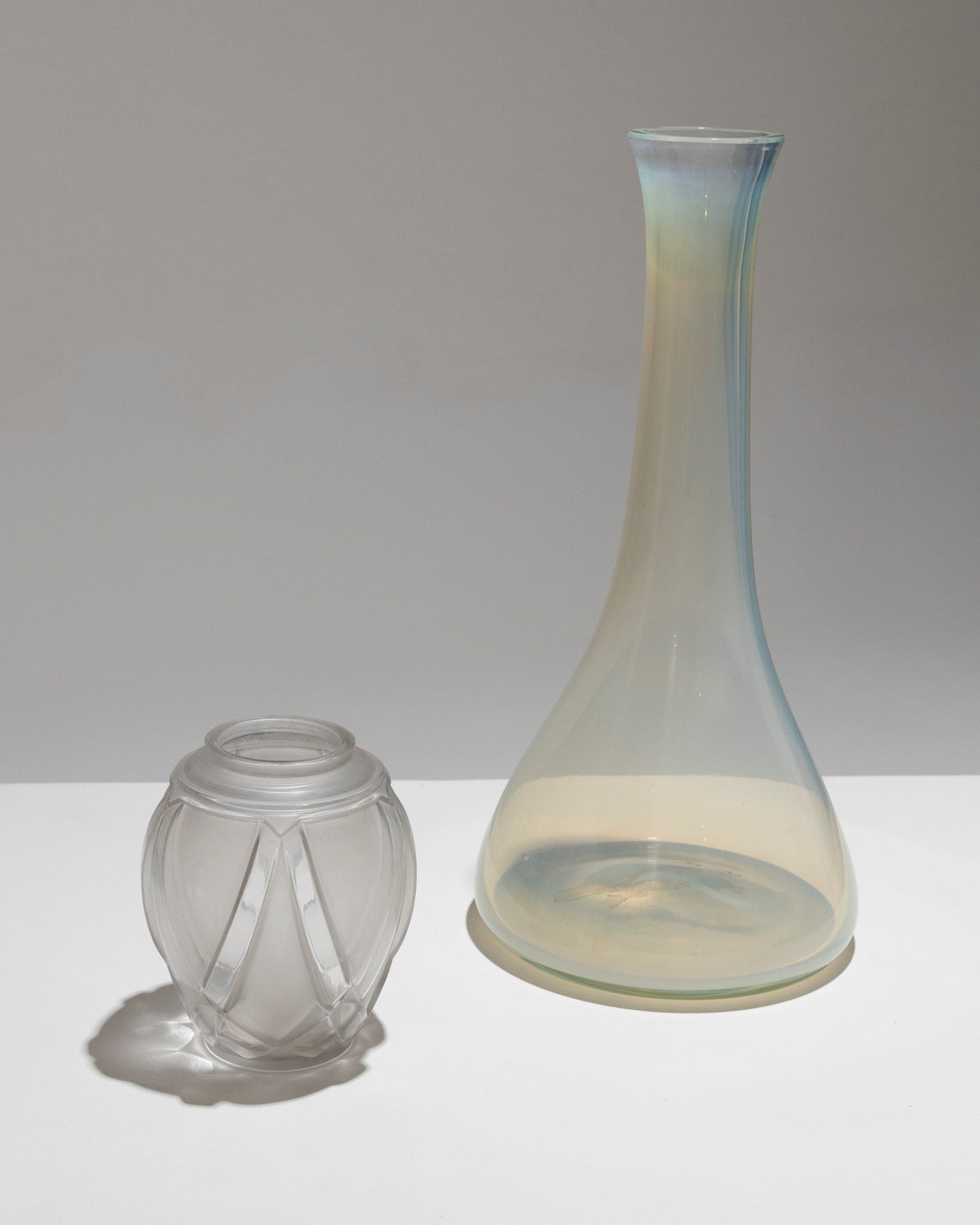 VASE EN VERRE HAUT À LONG COL, 1950s