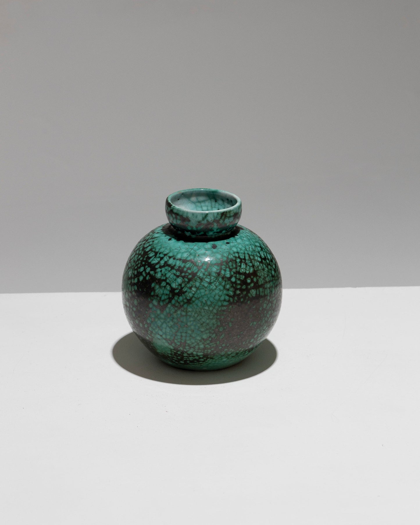 VASE BOULE EN POTERIE ÉMAILLÉE, CAB PRIMAVERA, 1930s