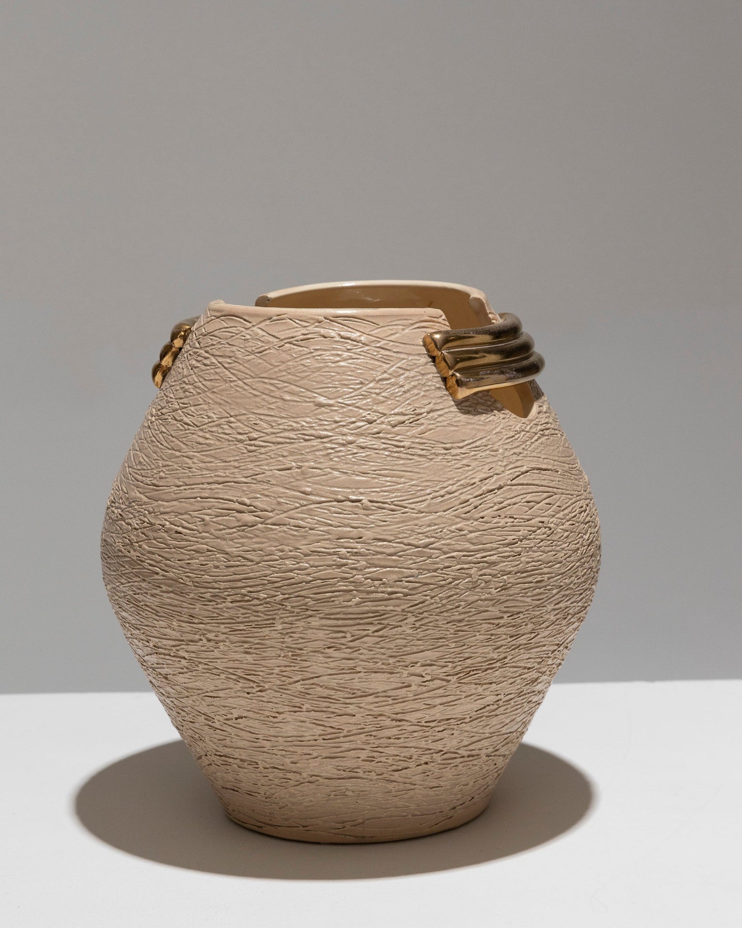 VASE OVOÏDE EN FAÏENCE TEXTURÉE, 1940s