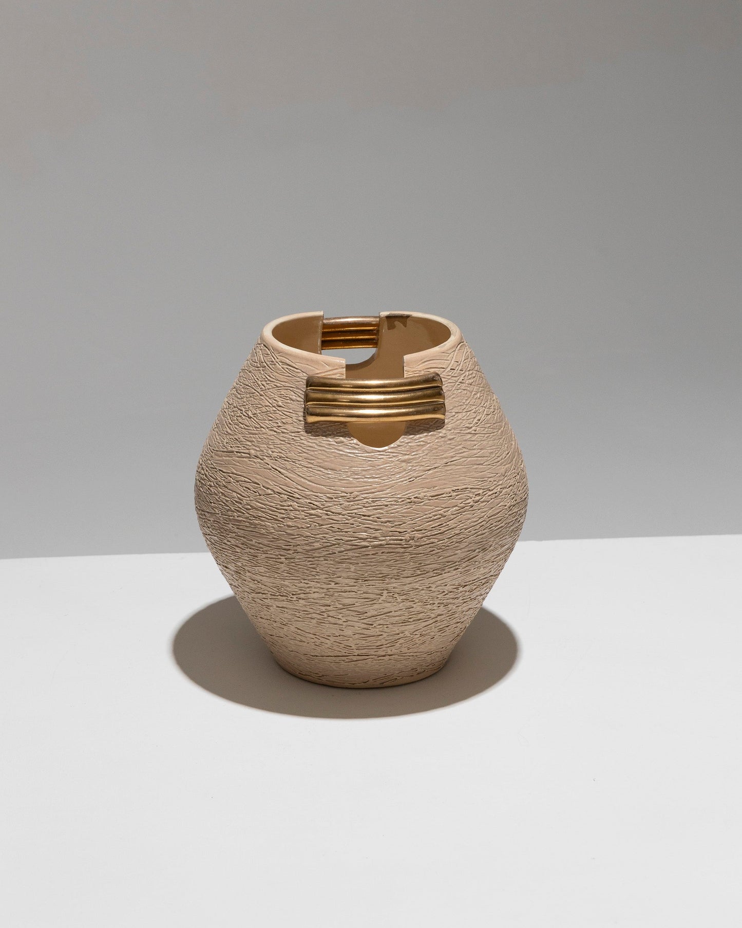 VASE OVOÏDE EN FAÏENCE TEXTURÉE, 1940s