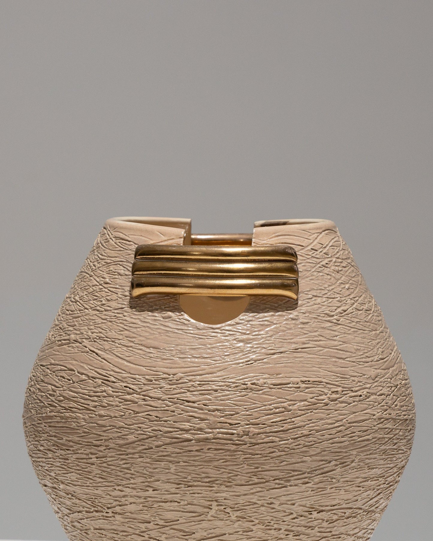 VASE OVOÏDE EN FAÏENCE TEXTURÉE, 1940s