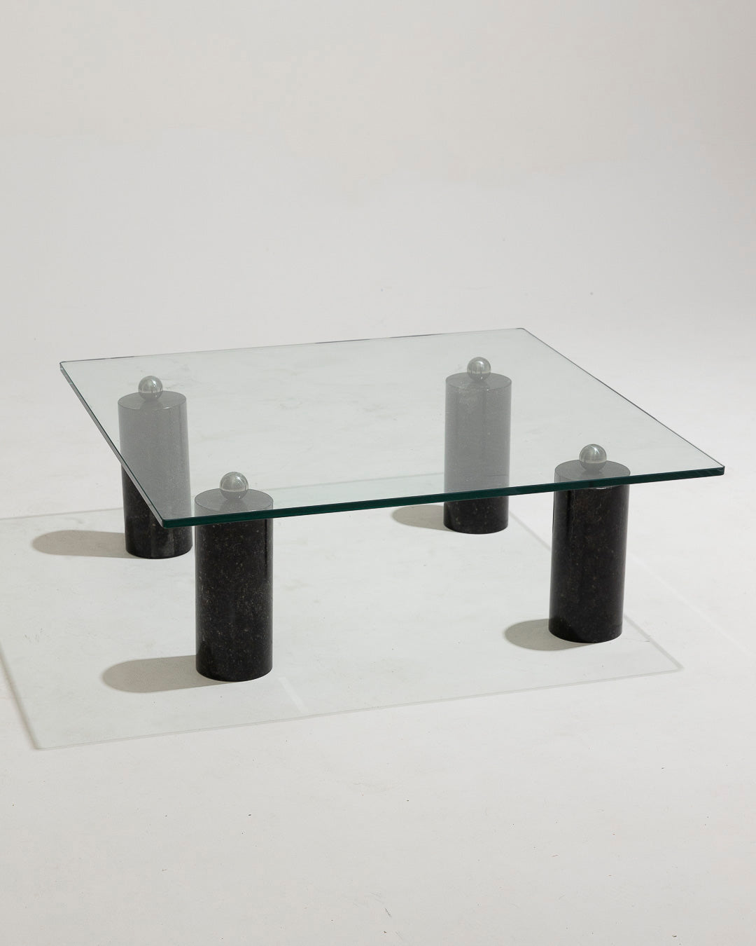 TABLE BASSE EN VERRE ET MARBRE NOIR, 1970s