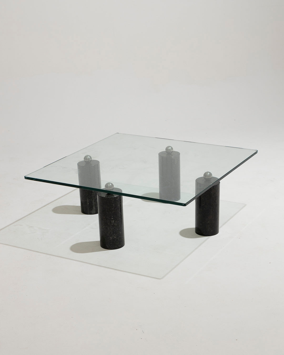 TABLE BASSE EN VERRE ET MARBRE NOIR, 1970s