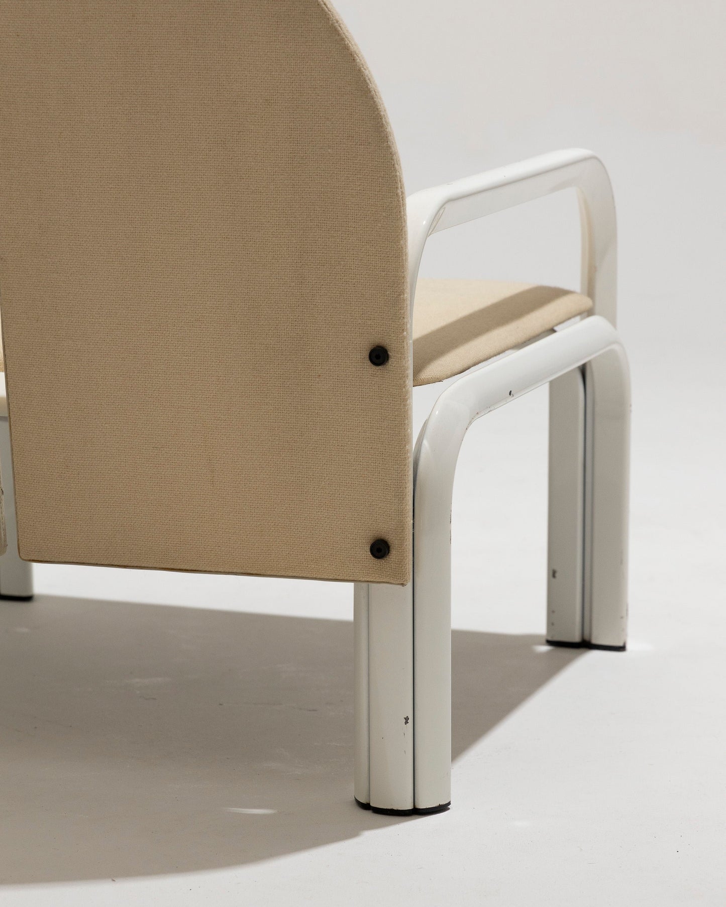 “54L” ARMCHAIR IN WHITE METAL AND FABRIC, GAE AULENTI, 1970s