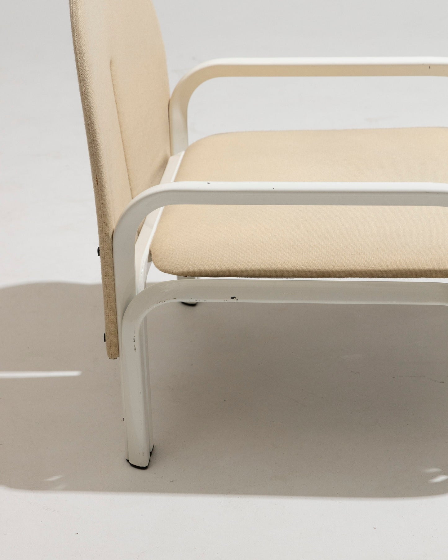 “54L” ARMCHAIR IN WHITE METAL AND FABRIC, GAE AULENTI, 1970s