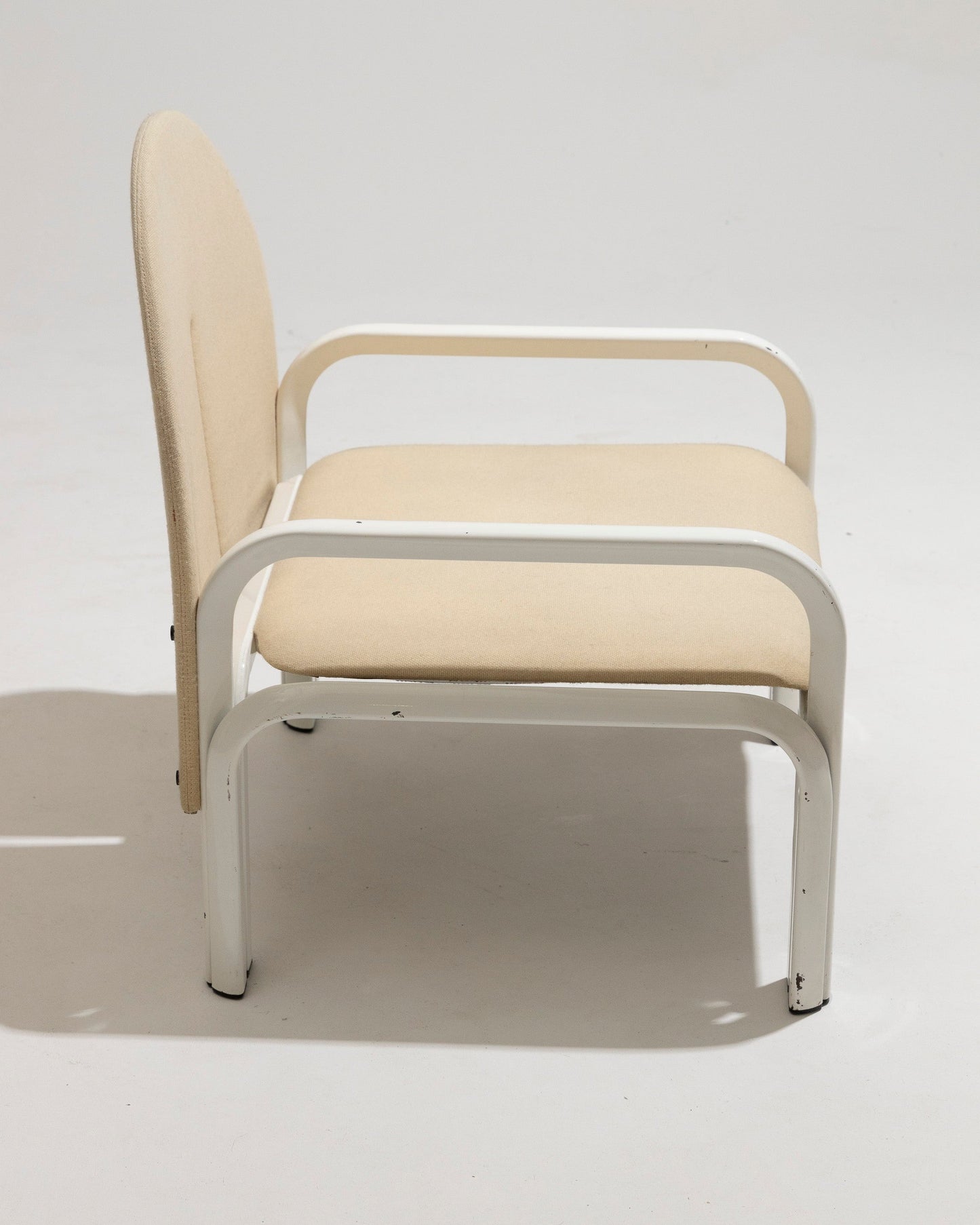 “54L” ARMCHAIR IN WHITE METAL AND FABRIC, GAE AULENTI, 1970s