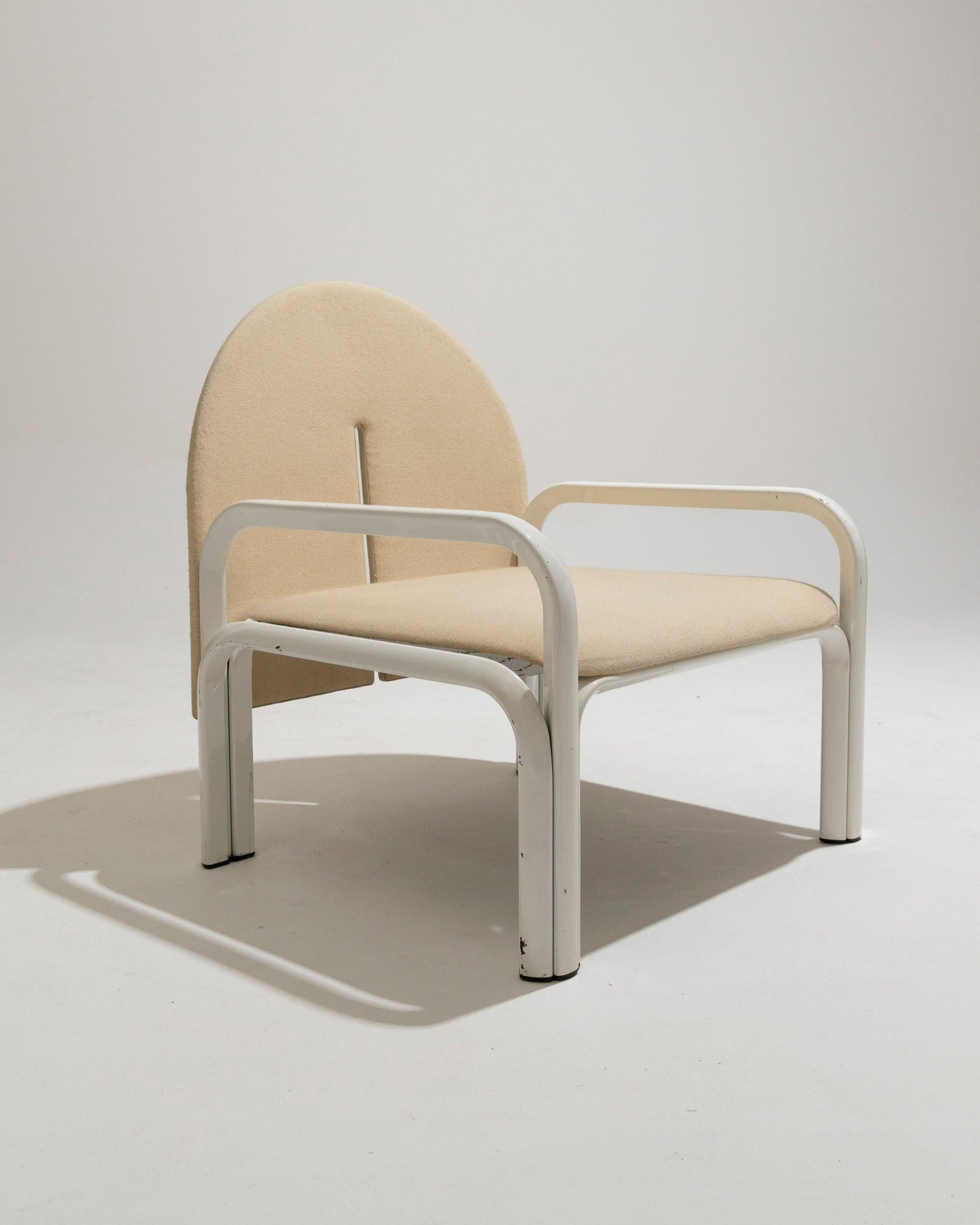 “54L” ARMCHAIR IN WHITE METAL AND FABRIC, GAE AULENTI, 1970s