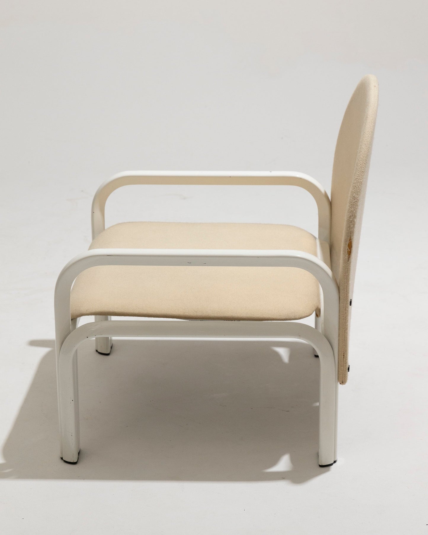 “54L” ARMCHAIR IN WHITE METAL AND FABRIC, GAE AULENTI, 1970s