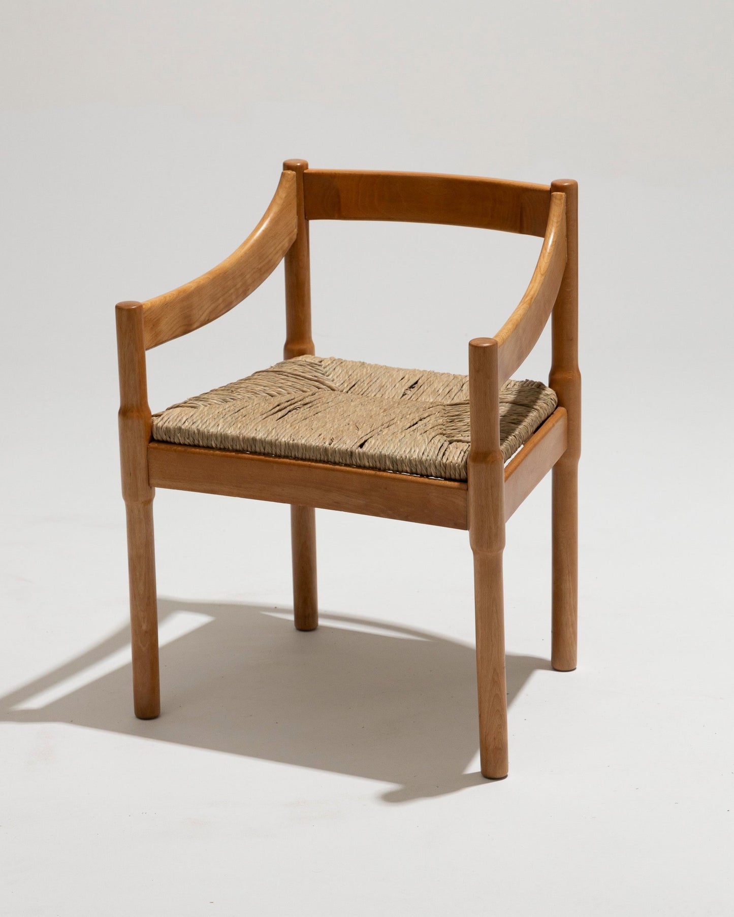 PAIRE DE CHAISES EN PAILLE ET BOIS, VICO MAGISTRETTI, CASSINA, 1960s