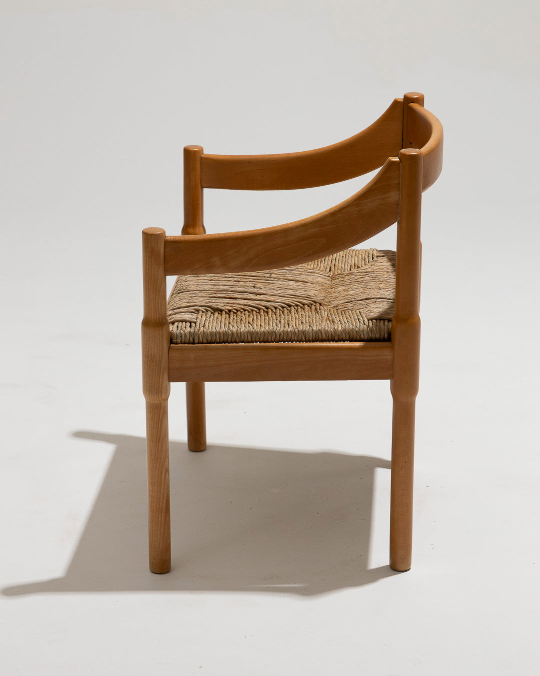 WITHOUT PRICE / SET OF 6 STRAW AND WOOD CHAIRS, VICO MAGISTRETTI, CASSINA, 1960s 