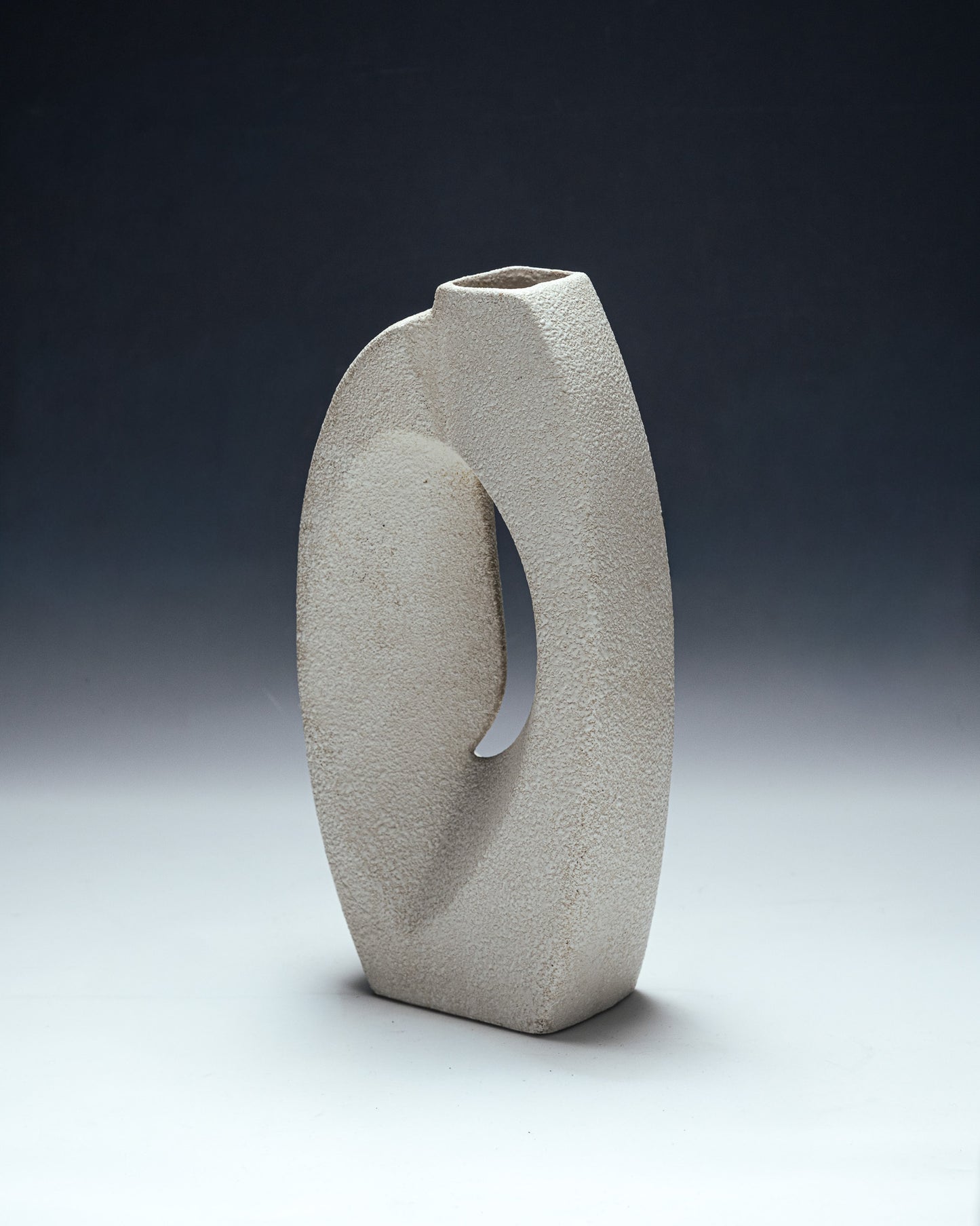 VASE EN FAÏENCE MOULÉE, ROBERTO RIGON, 1960s