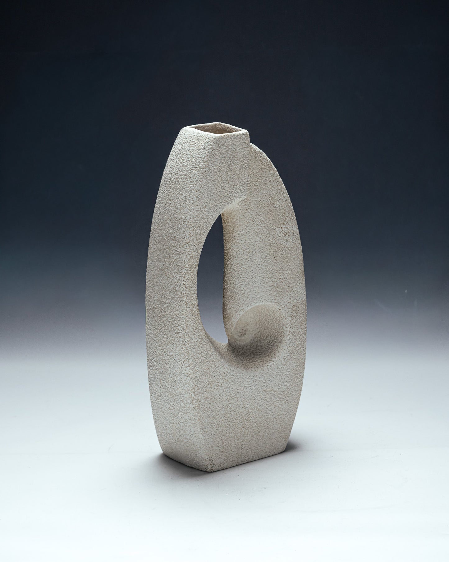 VASE EN FAÏENCE MOULÉE, ROBERTO RIGON, 1960s