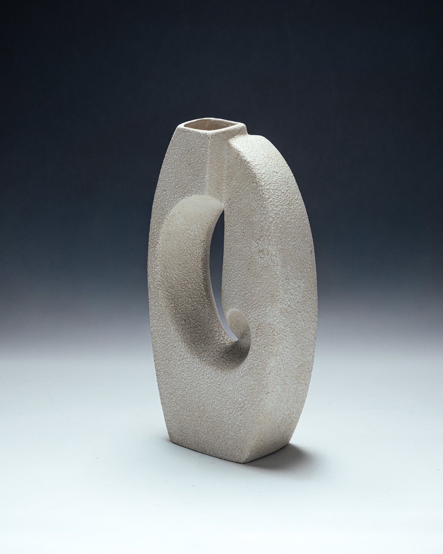 VASE EN FAÏENCE MOULÉE, ROBERTO RIGON, 1960s