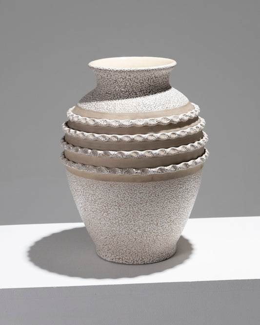 VASE EN CÉRAMIQUE CRISPÉE, 1940s