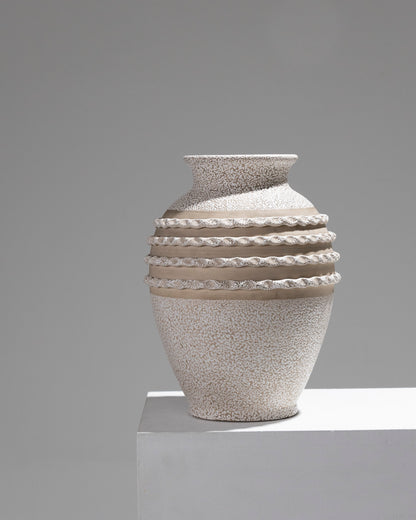 VASE EN CÉRAMIQUE CRISPÉE, 1940s