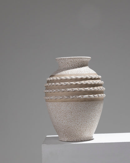 VASE EN CÉRAMIQUE CRISPÉE, 1940s