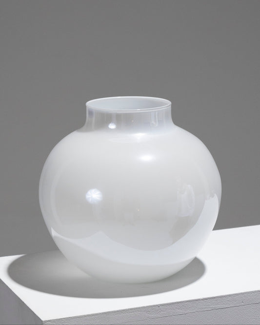 VASE BOULE EN VERRE BLANC OPALESCENT, 1960s