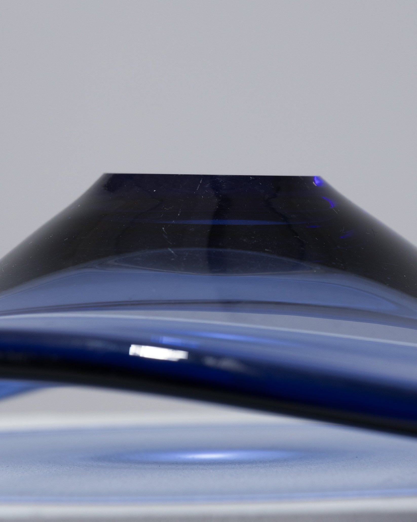 LARGE COUPE EN VERRE ÉPAIS BLEU, 1950s Galerie Paradis — free download