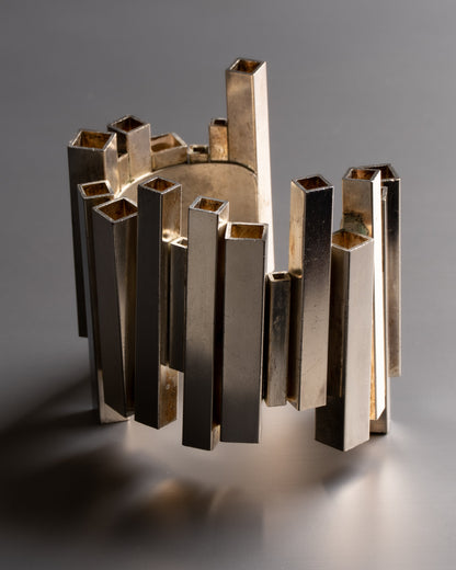 BRACELET MANCHETTE EN MÉTAL ARGENTÉ, 1980s