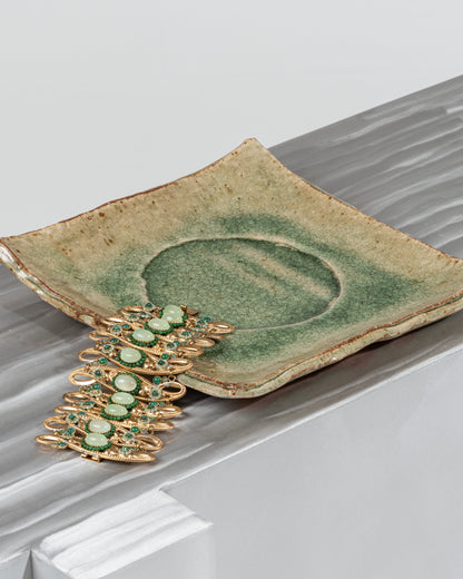 BRACELET EN MÉTAL DORÉ ET PIERRES