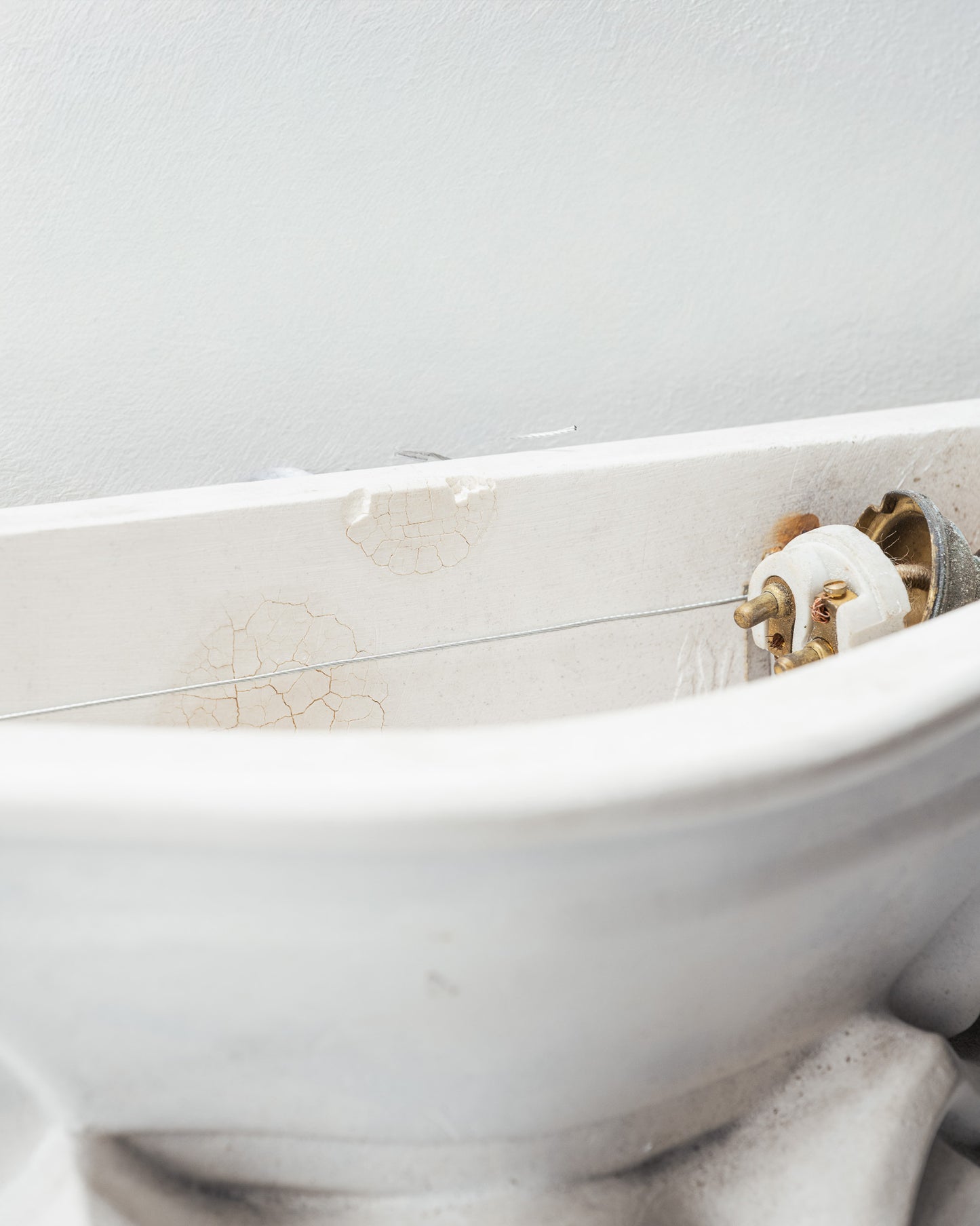 PAIRE D'APPLIQUES COQUILLAGE EN PLÂTRE, 1940s