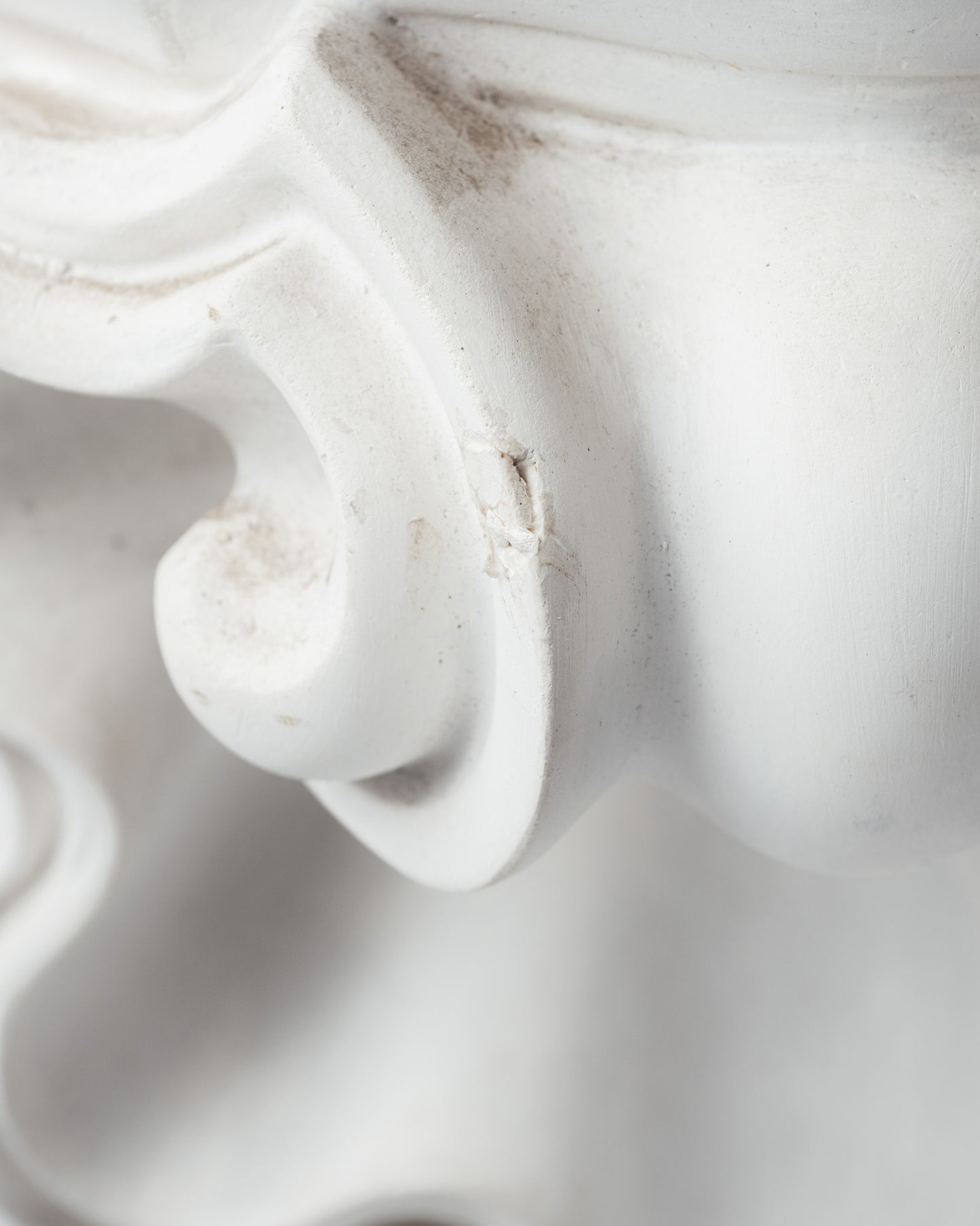 PAIRE D'APPLIQUES COQUILLAGE EN PLÂTRE, 1940s