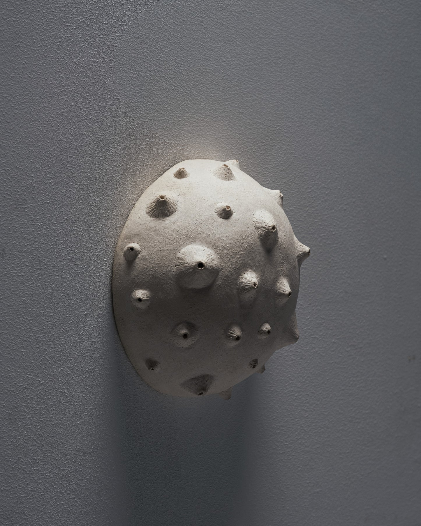 APPLIQUE BALANE EN GRÈS BLANC