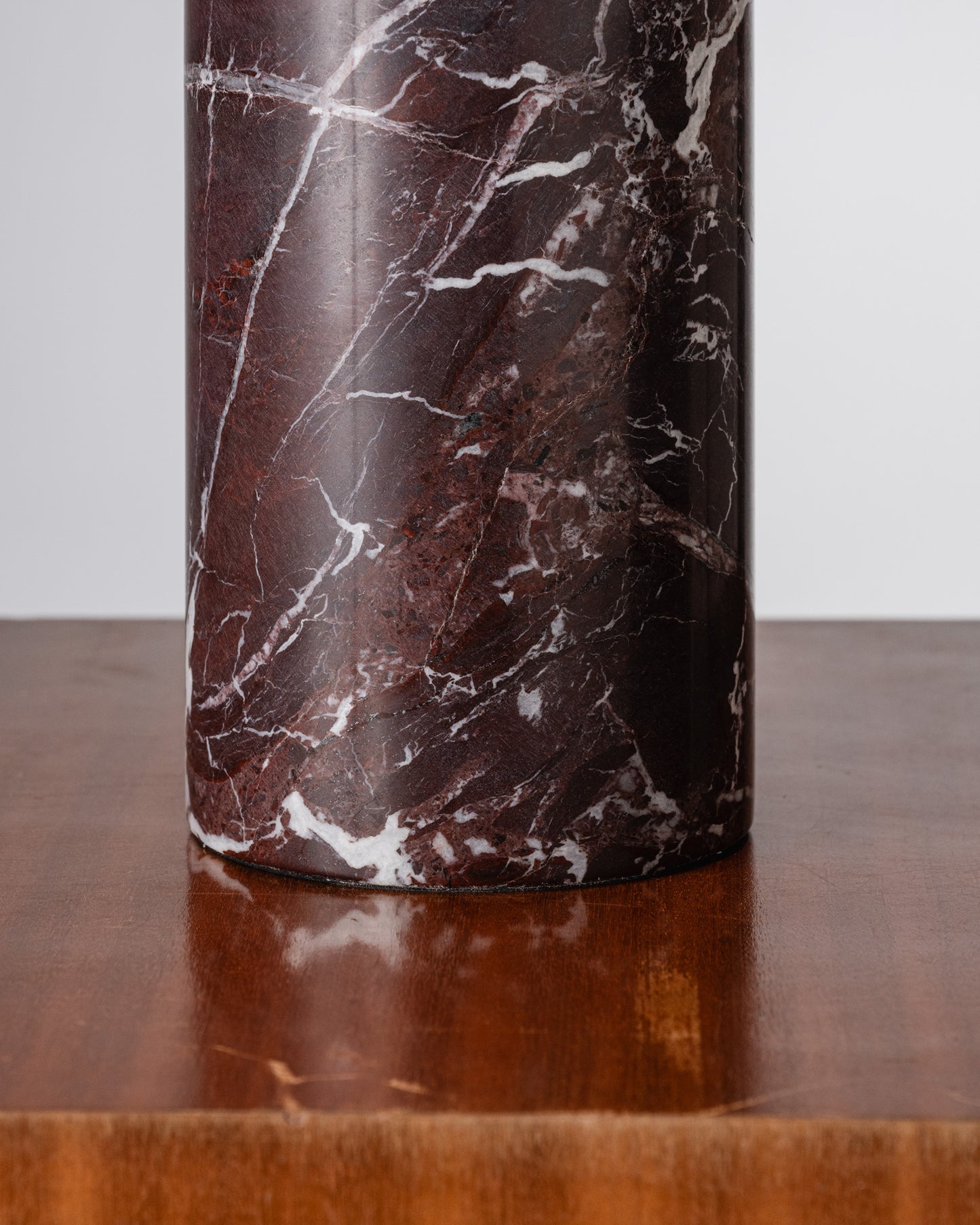 LAMPE DE TABLE ADEI EN MARBRE ET CHROME