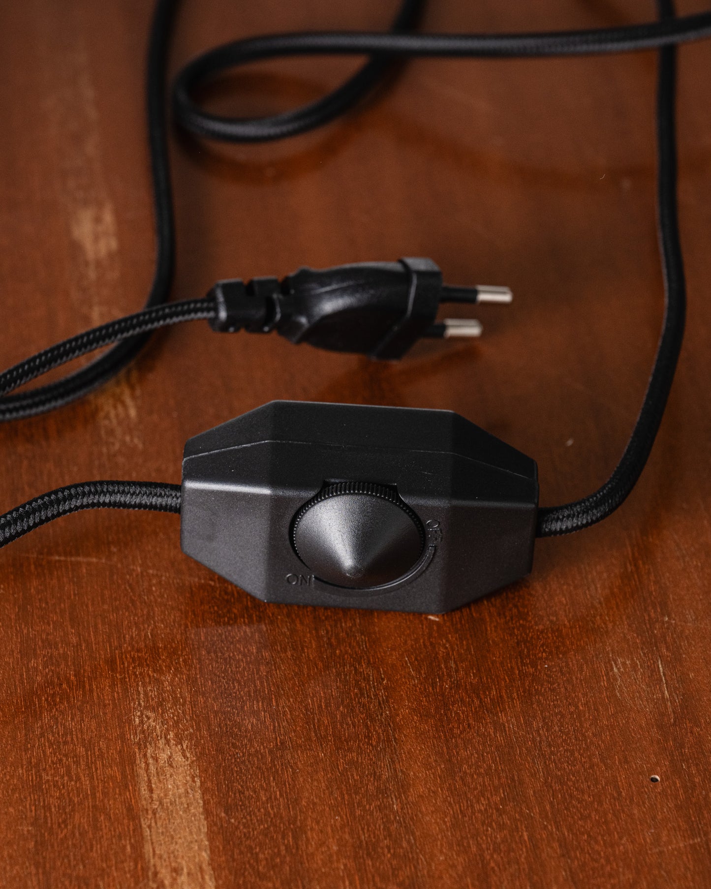 LAMPE DE TABLE ADEI EN MARBRE ET CHROME