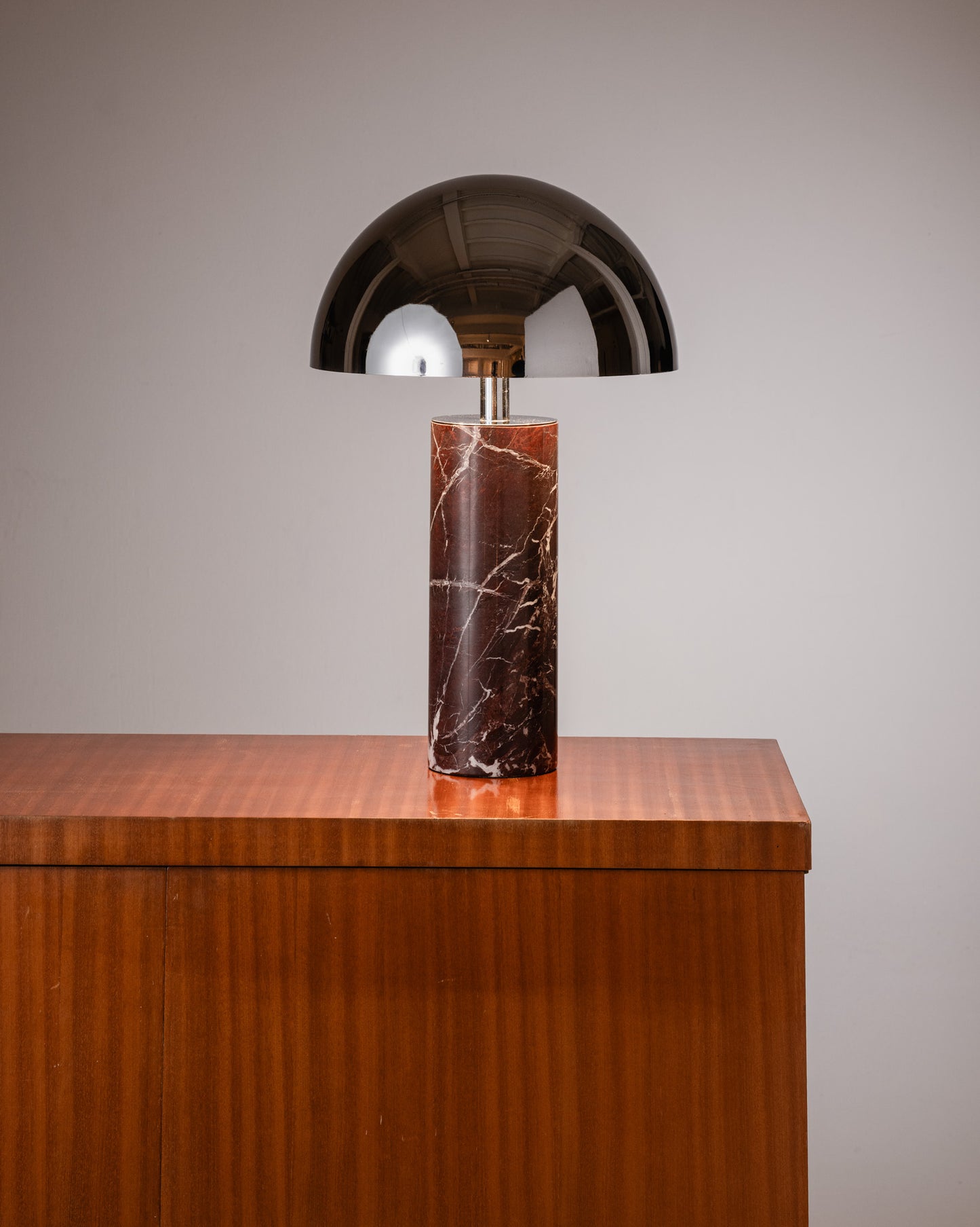 LAMPE DE TABLE ADEI EN MARBRE ET CHROME